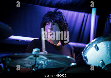 Il musicista e batterista americano Marky Ramone esegue un concerto dal vivo con la sua band Blitzkrieg a Hulen a Bergen. Marky Ramone è meglio conosciuto per essere il batterista della leggendaria band punk rock The Ramones. Norvegia, 17/04 2015. Foto Stock