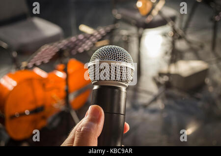 Microfono audio e musicali di sfocatura dello sfondo dello strumento Foto Stock