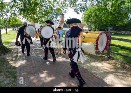 Colonial Williamsburg Virginia, Duke of Gloucester Street, museo di storia vivente, America del XVIII secolo, la ricreazione, il rienattore, costume, uniforme, divieto militare Foto Stock