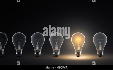 Luce incandescente lampadina su sfondo scuro Foto Stock