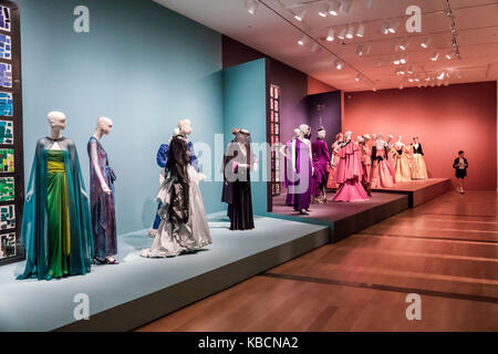 Richmond Virginia, Virginia Museum of fine Arts della Virginia, VMFA, mostra speciale, Yves Saint Laurent, moda, designer francese, haute couture, galleria galler Foto Stock