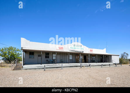 L'iconico aborigeno Creek Hotel è stato il set cinematografico di Crocodile Dundee film, McKinlay, Queensland, QLD, Australia Foto Stock
