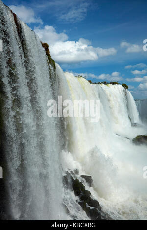 Lato Brasile delle cascate di Iguazu, Brasile - confine con l'Argentina, Sud America Foto Stock