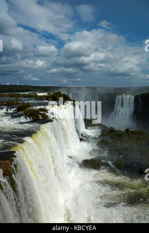 Lato Brasile delle cascate di Iguazu, Brasile - confine con l'Argentina, Sud America Foto Stock