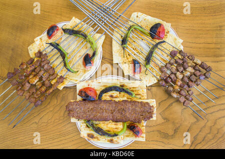 Kebab turco, shish kebab e fegato shish kebab menu Foto Stock