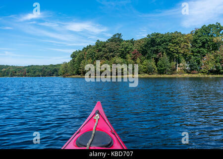 Kayak sul lago fulvo, Pennsylvania Foto Stock