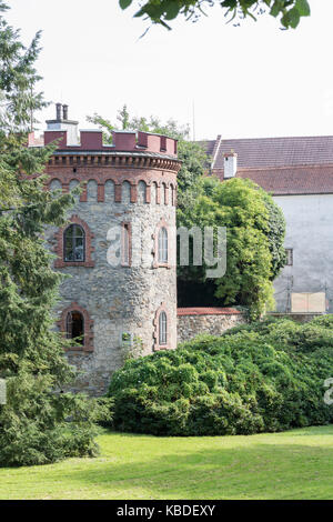 Třeboň, Repubblica Ceca - 18 agosto 2017: torre della fortezza medievale che racchiude il centro storico Foto Stock