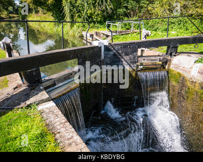 Garston serratura, fiume kennet, Thale, Berkshire, Inghilterra Foto Stock