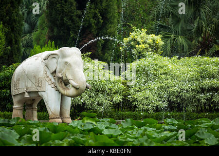 Saheliyon-ki-Bari (cortile dei Maiden) è un grande giardino in Udaipur, India Foto Stock