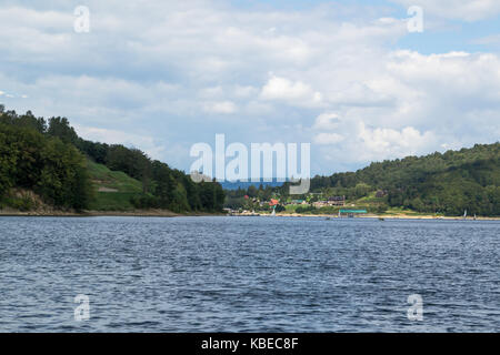 Monti bieszczady sopra la laguna solińskim, Polonia Foto Stock