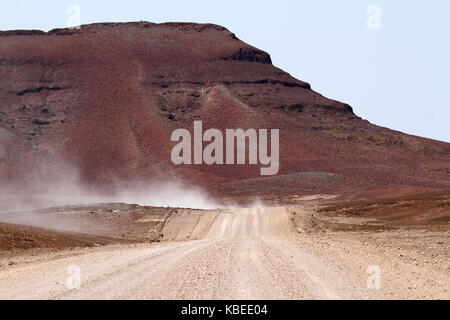 Strade del deserto in damaraland, Namibia, africa. Foto Stock