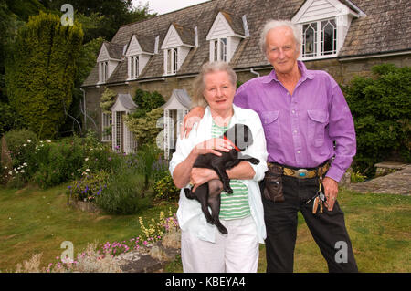 Signore & lady christopher thynne presso il loro domicilio, britmore house nel Wiltshire. Foto Stock