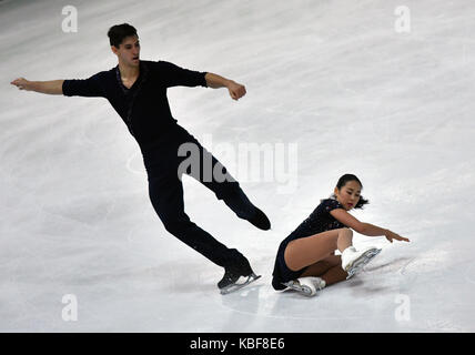 Oberstdorf, Germania. 29Sep, 2017. sumire suto e Francesco boudreau-audet dal Giappone in azione durante la libera pattinaggio di coppia della serie Challenger nebelhorn trophy la figura pattinare la concorrenza a Oberstdorf in Germania, 29 settembre 2017. Credito: Pietro kneffel/dpa/alamy live news Foto Stock