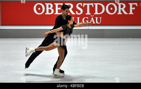 Oberstdorf, Germania. 29Sep, 2017. sumire suto e Francesco boudreau-audet dal Giappone in azione durante la libera pattinaggio di coppia della serie Challenger nebelhorn trophy la figura pattinare la concorrenza a Oberstdorf in Germania, 29 settembre 2017. Credito: Pietro kneffel/dpa/alamy live news Foto Stock