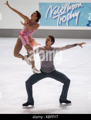 Oberstdorf, Germania. Trentesimo Sep, 2017. kana muramoto e Chris reed dal Giappone in azione durante la danza su ghiaccio la concorrenza della serie Challenger nebelhorn trophy a Oberstdorf in Germania, 30 settembre 2017. Credito: Pietro kneffel/dpa/alamy live news Foto Stock