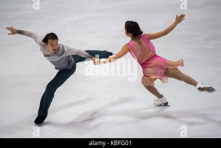 Oberstdorf, Germania. Trentesimo Sep, 2017. kana muramoto e Chris reed dal Giappone in azione durante la danza su ghiaccio la concorrenza della serie Challenger nebelhorn trophy a Oberstdorf in Germania, 30 settembre 2017. Credito: Pietro kneffel/dpa/alamy live news Foto Stock