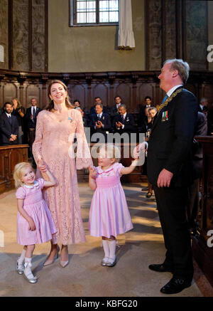 Il principe carlos de bourbon de Parme, princess annemarie de bourbon de Parme (2 l), la Principessa Luisa (2r) e la principessa cecilia che frequentano la Santa Messa per i cavalieri 'cavalieri degli ordini dinastici" presso la chiesa di santa Maria della Steccata a Parma il 29 settembre 2017. foto: albert nieboer/royalpress/dpa Foto Stock