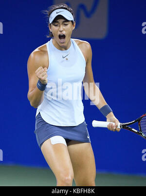 Wuhan, Cina. 30 settembre, 2017. caroline garcia di francia celebra durante le singole di partita finale contro ashleigh barty di Australia in 2017 wta wuhan aprire a Wuhan, capitale della Cina centrale della provincia di Hubei, sett. 30, 2017. (Xinhua/wang peng)(wdz) Foto Stock