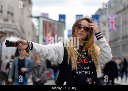 Il football americano gioco tra New Orleans Saints e i delfini di Miami a Wembley Regent Street è stata chiusa al traffico per consentire eventi e bancarelle per promuovere lo sport nel Regno Unito Foto Stock