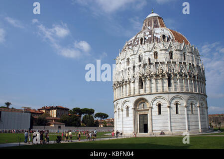 Battistero di piza (pisa) nella piazza dei Miracoli (piazza dei miracoli) in pisa, Italia Foto Stock