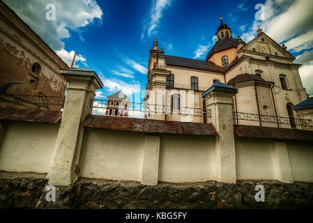 Bielorussia: il corpus christi chiesa cattolica di niasvish, njasviž, nesvyzius, nieswiezu in estate Foto Stock