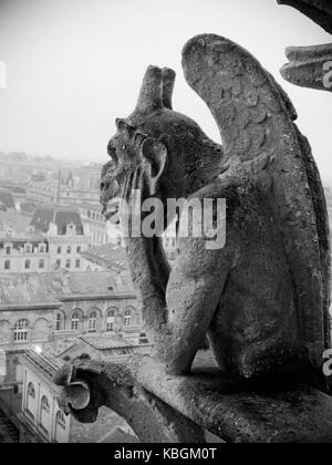 Annoiato gargoyle Foto Stock