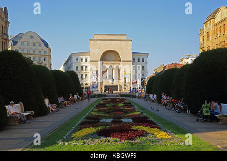 Il Teatro dell'Opera su Opera Square, in Timisoara, Romania occidentale Foto Stock