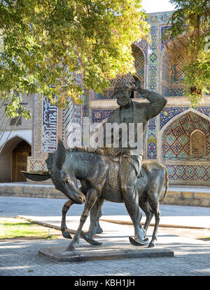 Bukhara, Uzbekistan - ottobre 19, 2016: monumento moderno di eroe nazionale Nasreddin Hodja Foto Stock