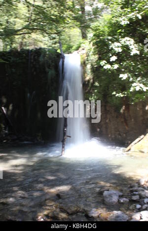 Amalfi, Italia, Agosto 12 2014: valle delle ferriere percorso in Amalfi, una bella e fresca anche d'estate grazie alle cascate e ruscelli Foto Stock