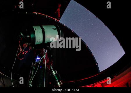 Star party nei campi della scuola di Agronomia all'università di sonora, dove gli astronomi dilettanti e studenti fatta l'osservazione di vari oggetti nello spazio come pianeti e stelle ecc., il giorno di osservazione con telescopi e osservatorio astronomico esteso per la mattina di oggi. (© foto: luisgutierrez / nortephoto.com) star party en los campos de la Escuela de agronomía de la Universidad de sonora, donde astrónomos, aficionados y estudiantes realizaron observación de diversos objetos en el espacio como planetas, estrellas ecc., la jornada de observación telescopios biella Foto Stock