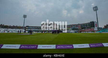 Londra, UK. 27 settembre squad dell'Inghilterra warm up ahed del gioco. England v West Indies. Nella quarta Royal London un giorno a livello internazionale della Kia Foto Stock