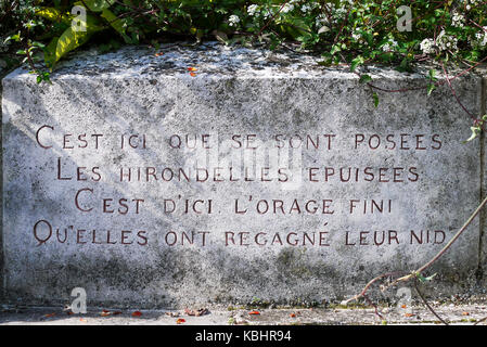 Un monumento è un omaggio alla prima guerra mondiale le popolazioni sfollate, Evian-les-bains, Francia Foto Stock