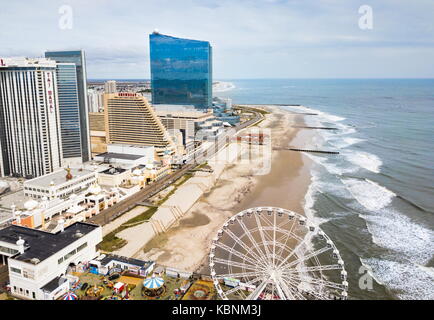 Atlantic City, Stati Uniti d'America - 20 settembre 2017: Atlantic City linea di galleggiamento vista aerea. ac è una città turistica nel new jersey e famosa per i suoi casinò, passerelle, un Foto Stock