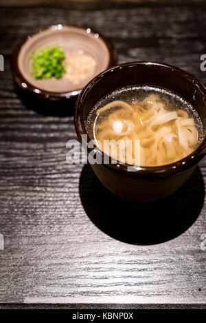 Kishimen giapponese udon noodles zuppa Foto Stock