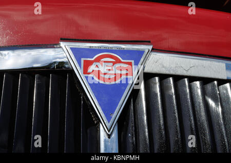 L' AEC il badge di un ex generale Devon AEC Regent V con carrozzeria Metro-Cammell si è visto all'WETC Open Day a Nuneaton su 6/10/13 Foto Stock