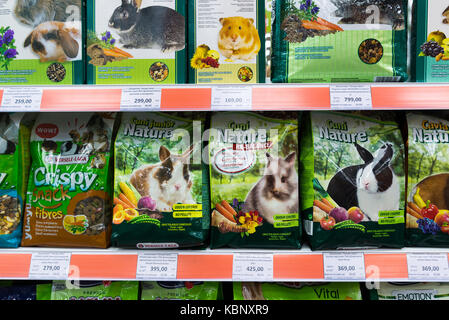 Zelenograd, Russia - settembre 15. 2017. Il cibo per rodentsin quattro zampe pet store al mall panfilov Foto Stock