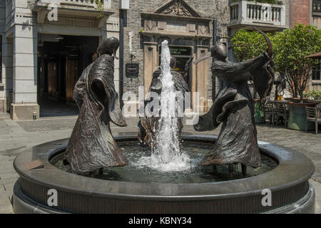 Fontana di statue in concessione francese area, Shanghai, Cina Foto Stock