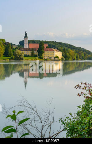 Castello monastero chiesa Schloss Vornbach, fiume Inn, Neuburg am Inn, Niederbayern, Bassa Baviera, Baviera, Baviera, Germania Foto Stock