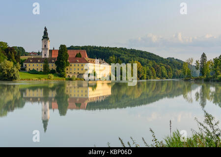 Castello monastero chiesa Schloss Vornbach, fiume Inn, Neuburg am Inn, Niederbayern, Bassa Baviera, Baviera, Baviera, Germania Foto Stock