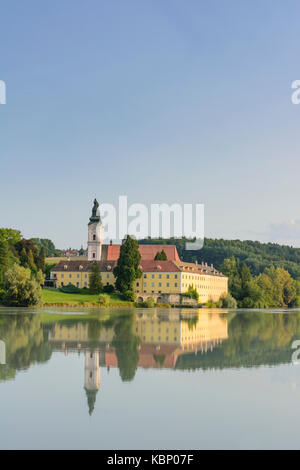 Castello monastero chiesa Schloss Vornbach, fiume Inn, Neuburg am Inn, Niederbayern, Bassa Baviera, Baviera, Baviera, Germania Foto Stock