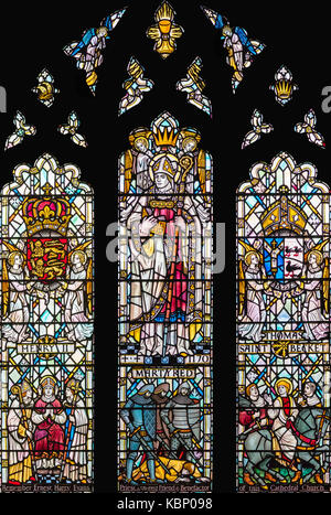 La Thomas Becket finestra in St. David's Cathedral, Wales, Regno Unito Foto Stock