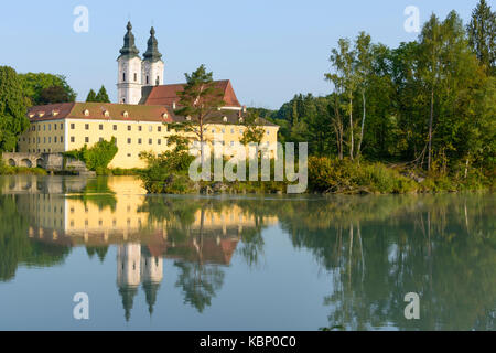 Castello monastero chiesa Schloss Vornbach, fiume Inn, Neuburg am Inn, Niederbayern, Bassa Baviera, Baviera, Baviera, Germania Foto Stock