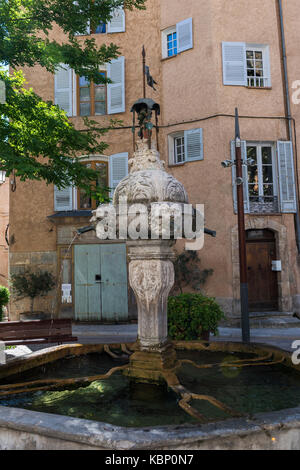 Fontaine du Village Cotignac Provence Verte / Provence Alpes Côte d'Azur, Var Francia (83), Foto Stock