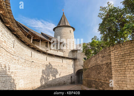 Fortezza di pietra di antica russia a pskov Foto Stock