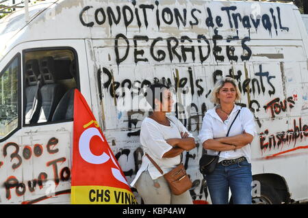 In sciopero i dipendenti di ospedale psichiatrico di protesta contro le condizioni di lavoro, Bron, Francia Foto Stock