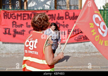 In sciopero i dipendenti di ospedale psichiatrico di protesta contro le condizioni di lavoro, Bron, Francia Foto Stock