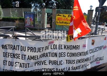 In sciopero i dipendenti di ospedale psichiatrico di protesta contro le condizioni di lavoro, Bron, Francia Foto Stock