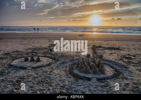 Il Sandcastles On beach Foto Stock