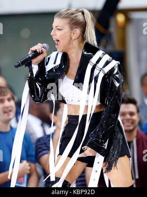 Fergie promuove il suo nuovo album 'Double dutchess' con una performance sul NBC today show su 9/22/17 Foto Stock