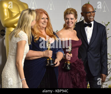Naomi Watts, Adruitha Lee, Robin Mathews e Samuel L. Jackson si pone nella sala stampa durante l'86esimo annuale Academy Awards al Loews Hollywood Hotel il 2 marzo 2014 a Hollywood, California. Foto Stock